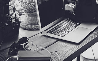 黄金现在值得投资吗？看懂价格影响因素和配置比例是关键